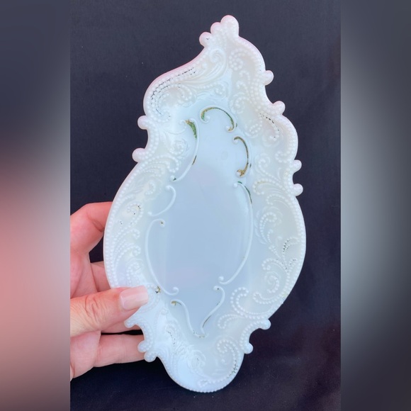 🤍🖤HP🖤🤍 Milk Glass Antique Victorian Dresser Pin Tray with Paisley Scroll Edging - Picture 3 of 10